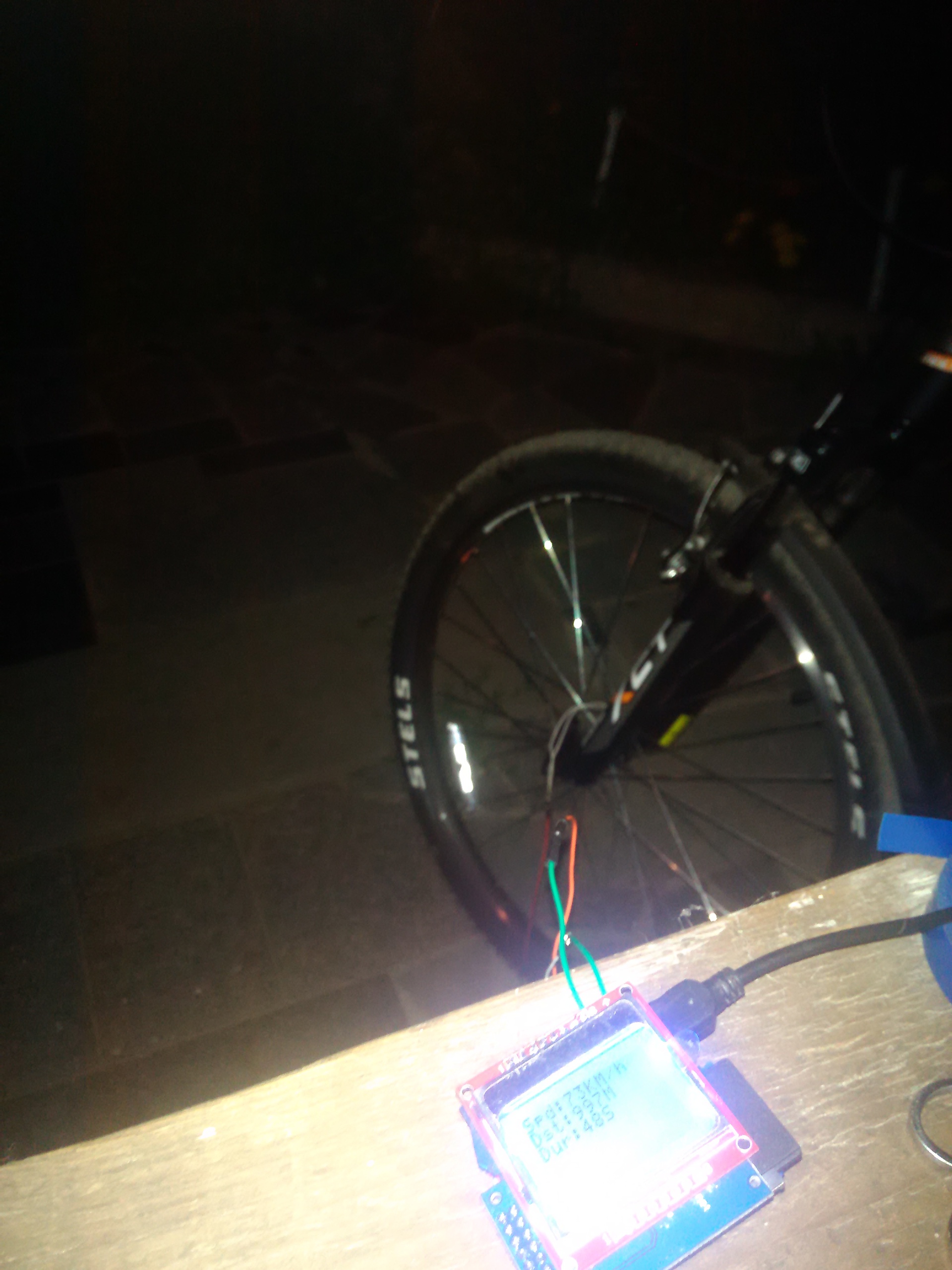 Самодельный велокомпьютер, или как Arduino на улицу попал