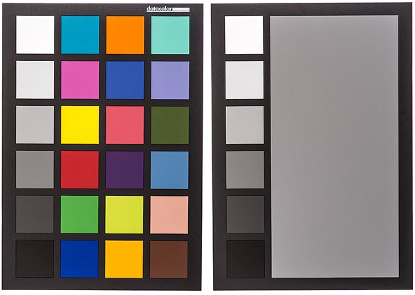 На одной стороне мишени Datacolor Spydercheckr 24 находится цветное, на другой — полутоновое изображение