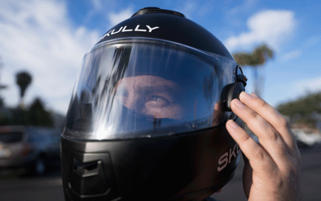 «Умный» мотоциклетный шлем собрал $800K в первый день краудфандинга