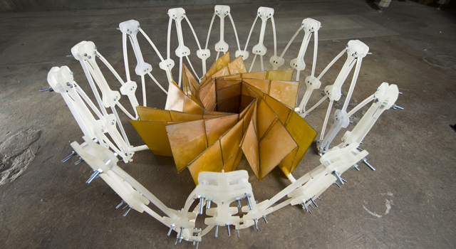 NASA представило прототип оригами системы для фотоэлементов космических аппаратов