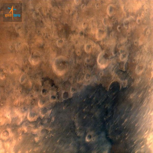 Марсианские орбитальные спутники MAVEN и Mangalyaan передали первые фотографии Марса