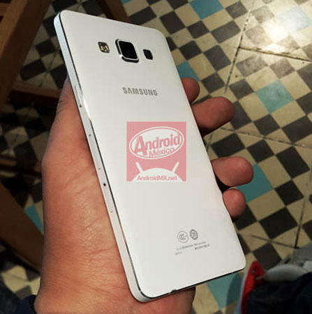 Cмартфон Samsung Galaxy Alpha A5