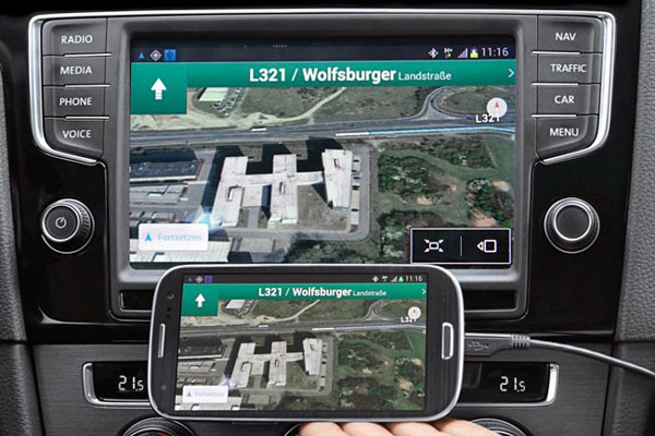 MirrorLink связывает мобильные устройства с бортовыми системами автомобилей