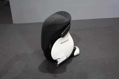 Honda усовершенствовала робо стул UNI CUB