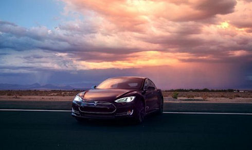 Озвучена цена электромобиля Tesla Model S P85D