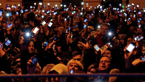 Более 100 тысяч венгров протестовали против налога на интернет