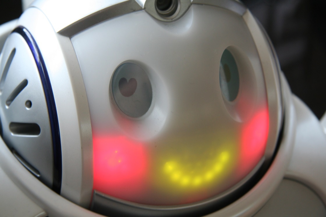 Yujin: бесстрашные роботы саперы, умные роботы пылесосы, эмпатичные роботы учителя