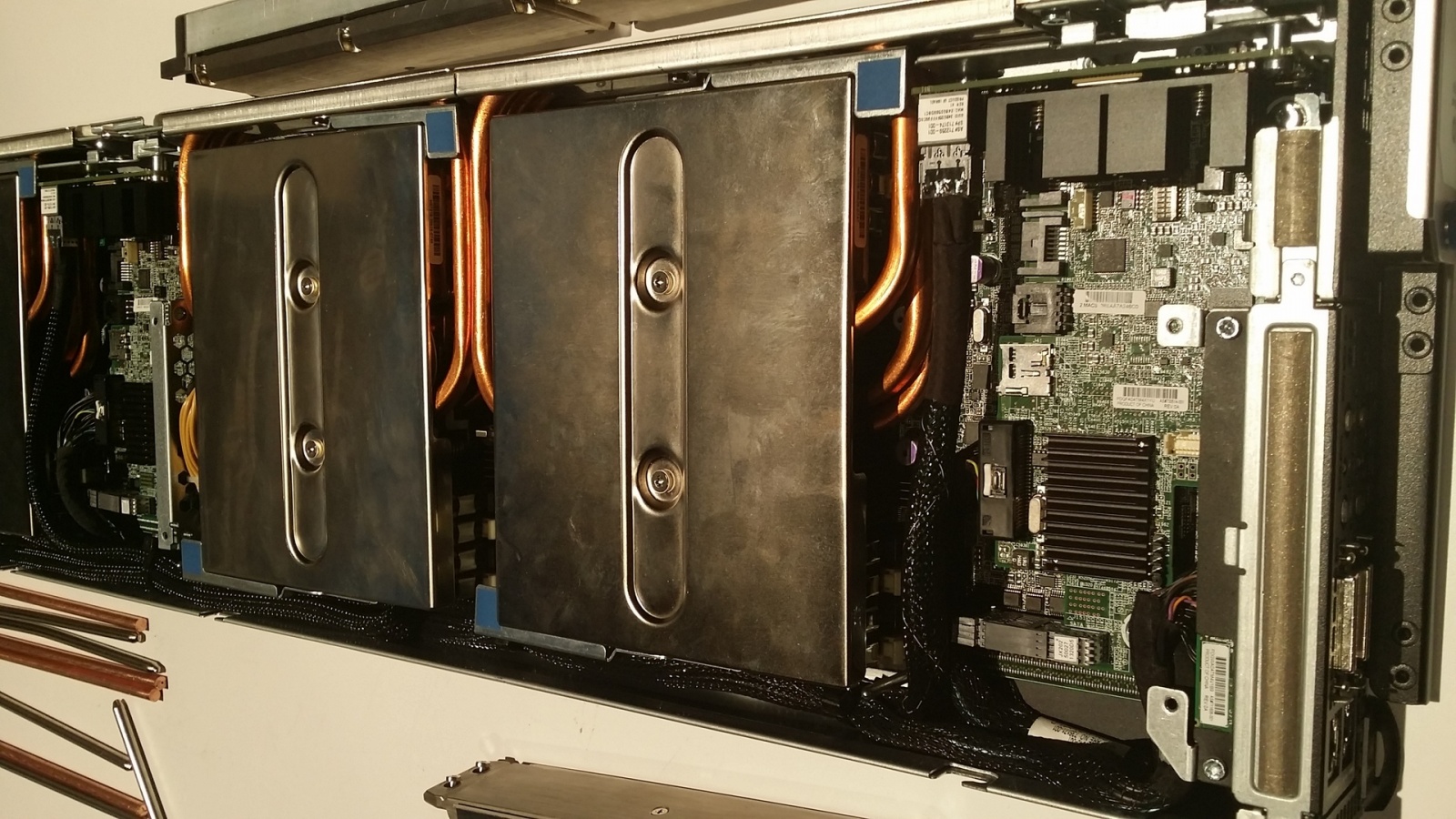 Суперкомпьютер с системой водяного охлаждения HP Apollo 8000 - 1