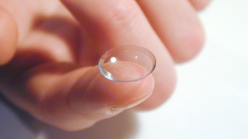 Ученые создали на 3D принтере специальную контактную линзу для пилотов