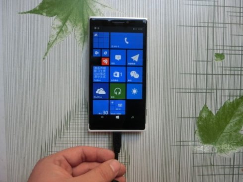 На китайском аукционе «засветился» прототип смартфона Nokia и Microsoft
