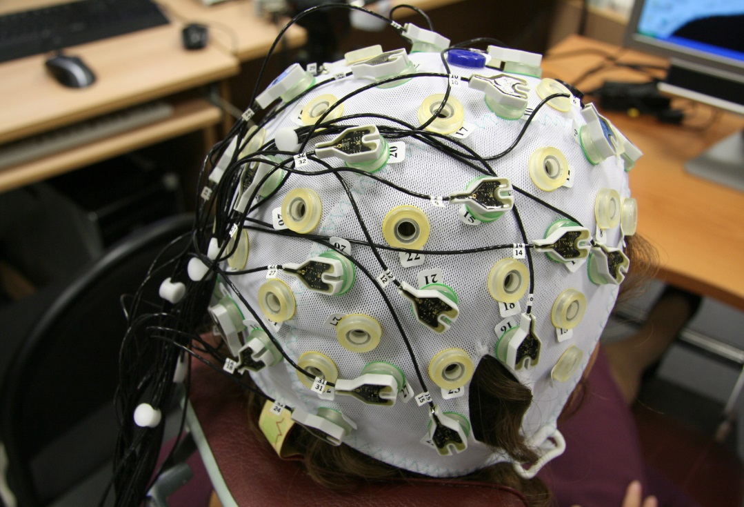 В лаборатории психофизиологии МГУ: ЭЭГ как инструмент реверс-инжиниринга мозга и интерфейс мозг-компьютер - 3