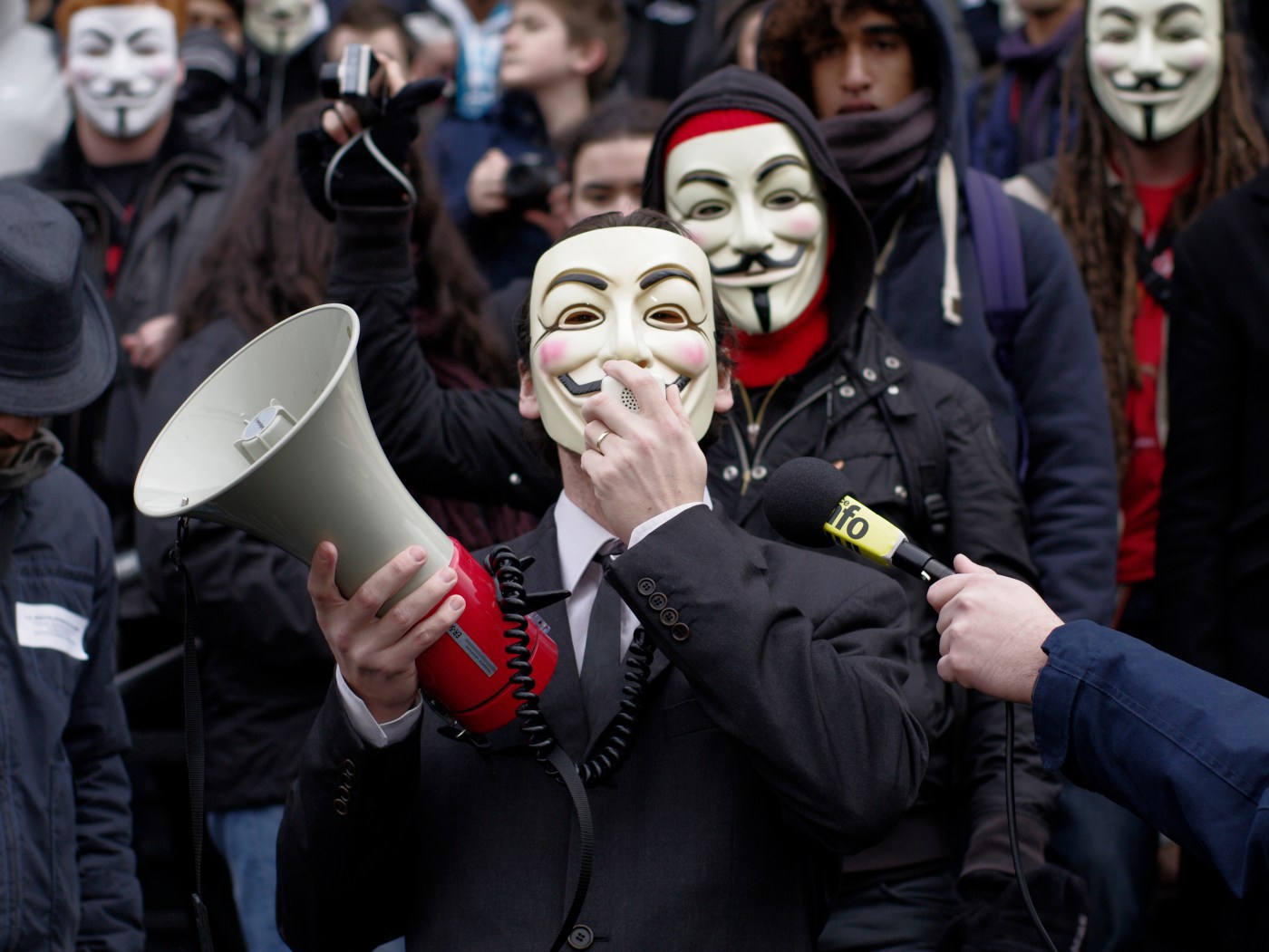 Anonymous слил большой список паролей, кредитных карт, а также фильм “The interview” от Sony - 1