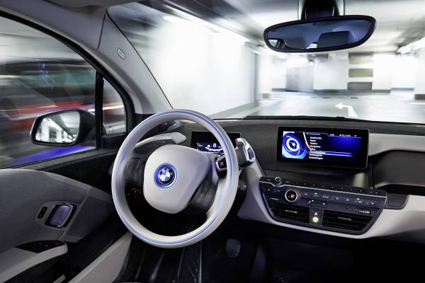 Автомобиль BMW i3 избегает столкновений и паркуется без участия водителя - 2