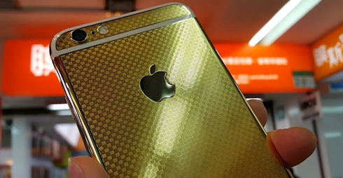 Китайцы выпустили золотые iPhone 6 с текстурой «под карбон» (ФОТО)