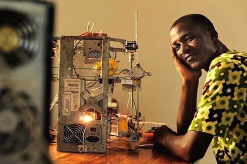 Житель Того превратил электронный мусор в 3D принтер