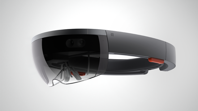 Microsoft представила очки дополненной реальности HoloLens - 1