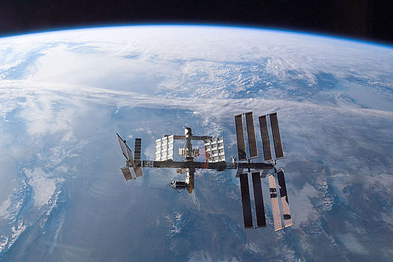 NASA допустила SpaceX и Boeing к доставке космонавтов на МКС в 2017 - 1