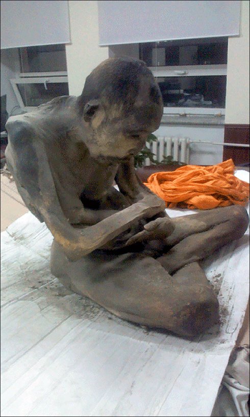 В Монголии найдена 200 летняя мумия медитирующего монаха