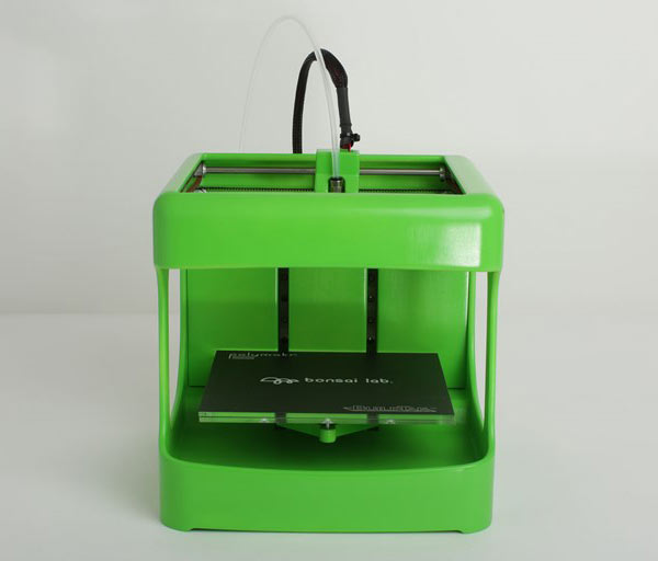 3D-принтер BS Toy работает с расходным материалом, температура плавления которого равна 80°C