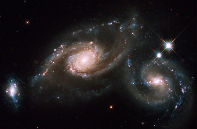 Хаббл постоянно обнаруживает галактики расположенные очень далеко от нас - 6