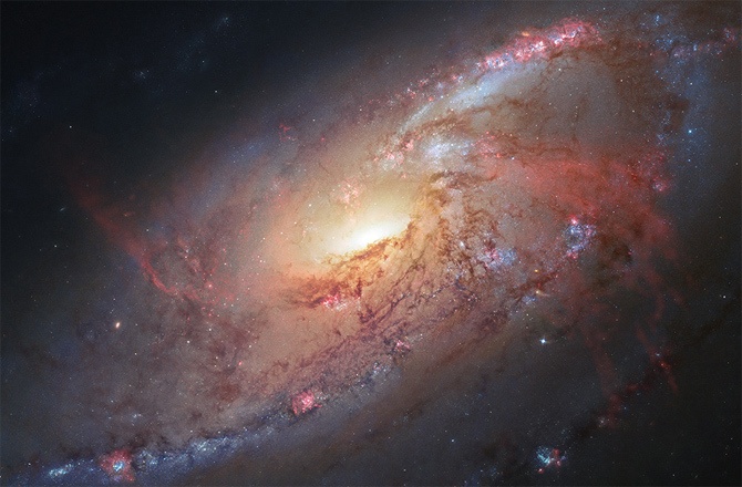 Хаббл постоянно обнаруживает галактики расположенные очень далеко от нас - 8