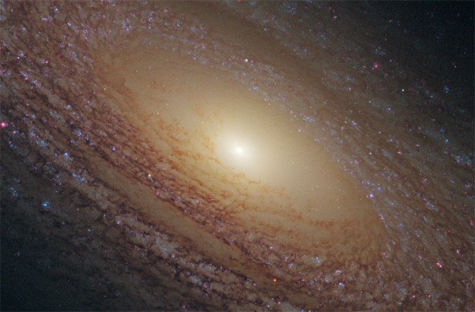 Хаббл постоянно обнаруживает галактики расположенные очень далеко от нас - 9