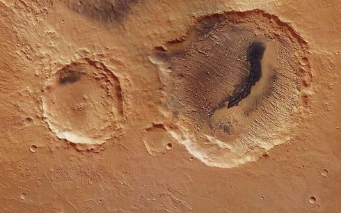 На Марсе обнаружен гигантский тройной кратер