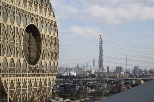 Построен небоскреб в форме гигантского кольца