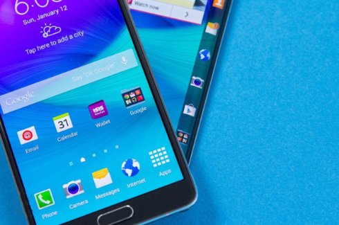 Samsung загнет дисплей нового смартфона на обе грани