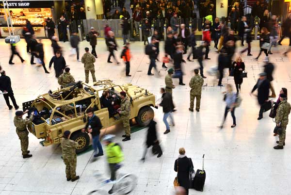 Армия Великобритании использует очки виртуальной реальности для привлечения новобранцев - 3