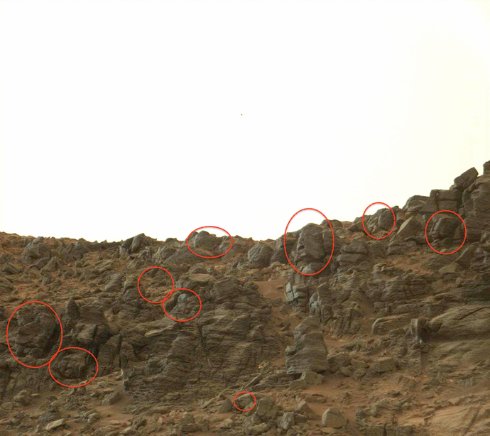 На Марсе обнаружили 9 наскальных «лиц» (ФОТО)