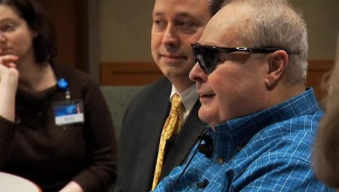 Американские врачи вживили слепому пациенту бионический глаз