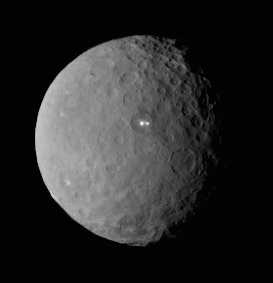 Зонд Dawn прислал детальный снимок Цереры с «белым пятном» - 2
