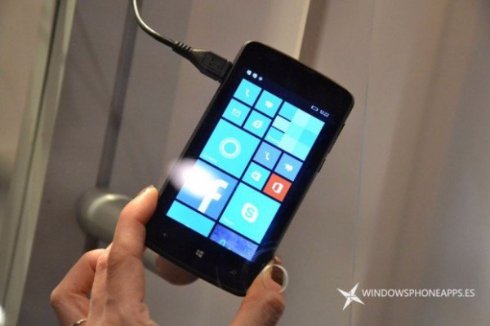 Polaroid представила бюджетные Windows смартфоны