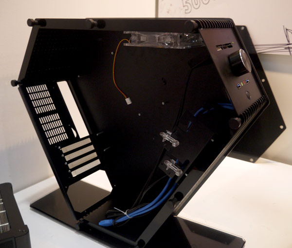 Chieftec на CeBIT 2015: компьютерные корпуса, включая шестигранный прототип SJ-06