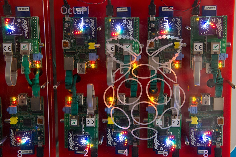 Центр правительственной связи Великобритании построил кластер из 66 Raspberry Pi - 2