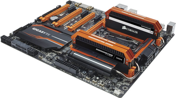 Набор модулей памяти Corsair Dominator Platinum DDR4-3400 Limited Edition Orange оценен производителем в $1000