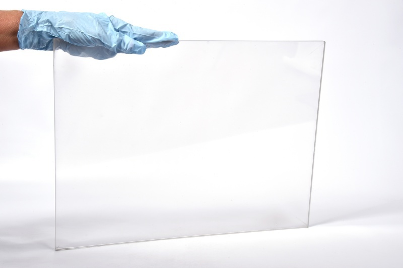 Американские инженеры получили прочный и прозрачный материал на замену стекла - 1