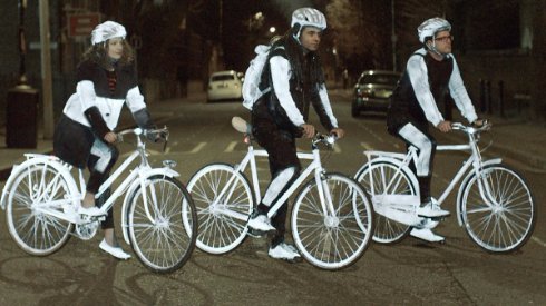Велосипедисты для безопасности будут светиться в темноте