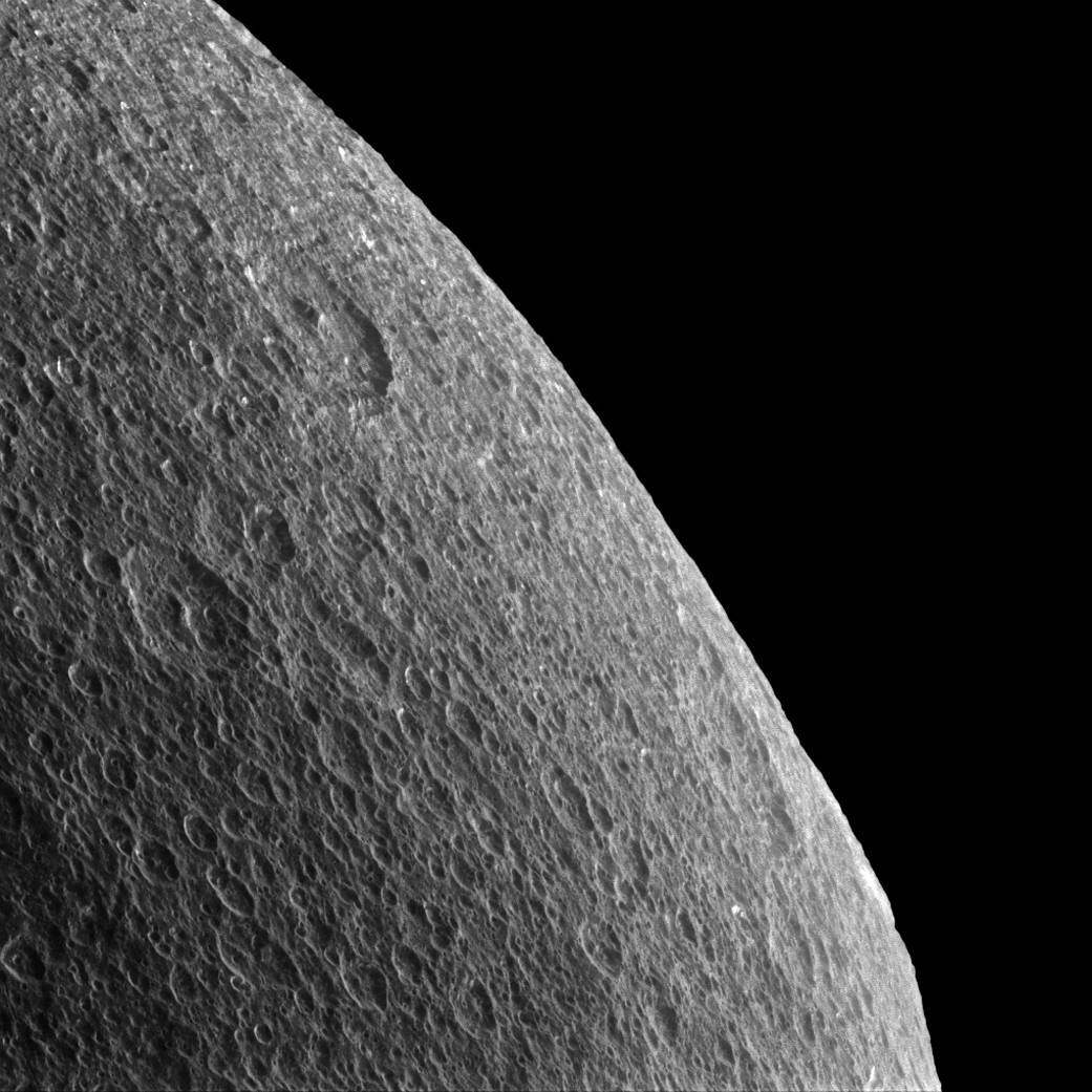 NASA выложило фото Реи, спутника Сатурна - 2