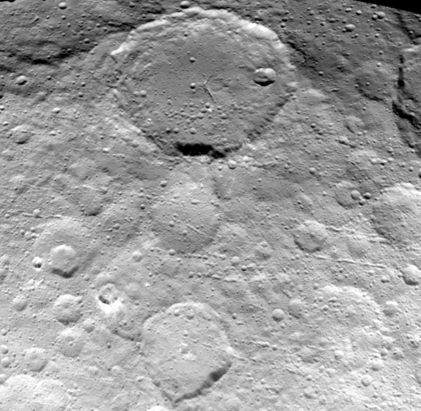 Зонд Dawn прислал новые фотографии Цереры - 2