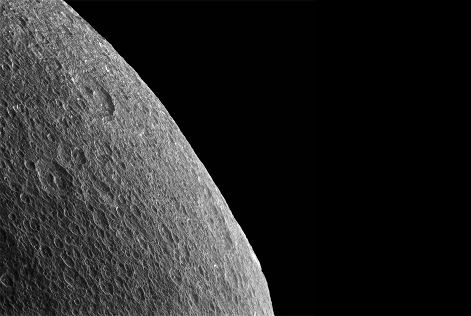 Cassini сфотографировал три спутника Сатурна одновременно - 5