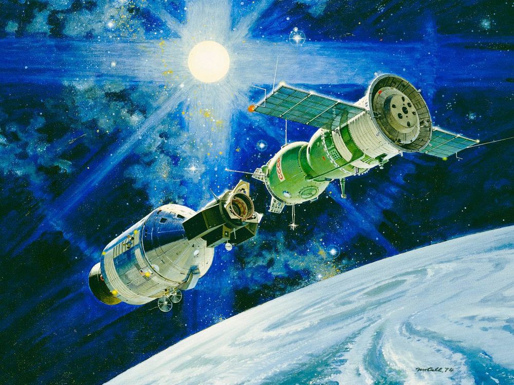 40 лет со дня первой стыковки Союза и Аполлона - 8