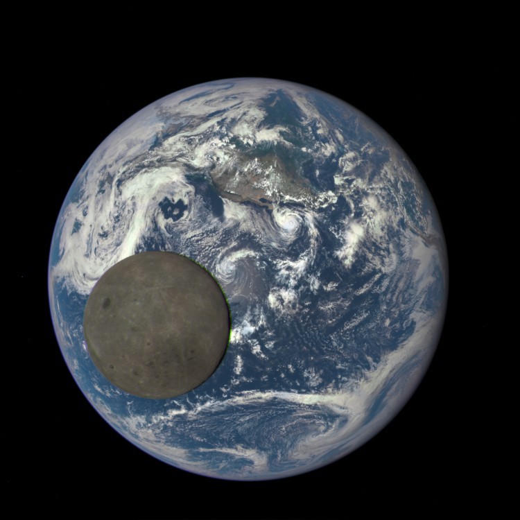 Аппарат DSCOVR снял Луну, проходящую на фоне Земли - 2