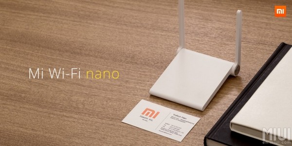 Mi Wi-Fi nano легко умещается на ладони, по габаритам роутер всего лишь вдвое больше обычной визитки