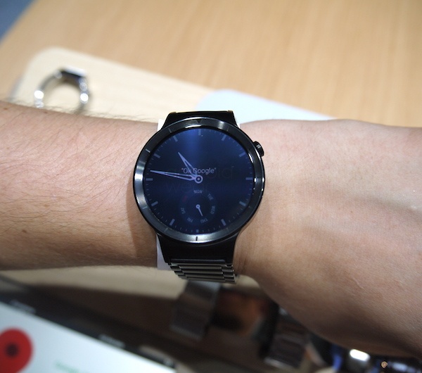 Заключительным анонсом Huawei на выставке IFA 2015 стали умнее часы Huawei Watch