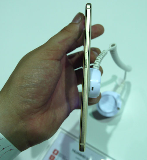 Экран смартфона Huawei Mate S размером 5,5 дюйма распознает силу нажатия