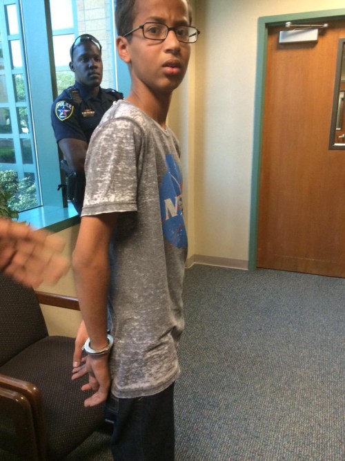 14-летнего подростка арестовали за то, что он принёс в школу самодельные часы - 3