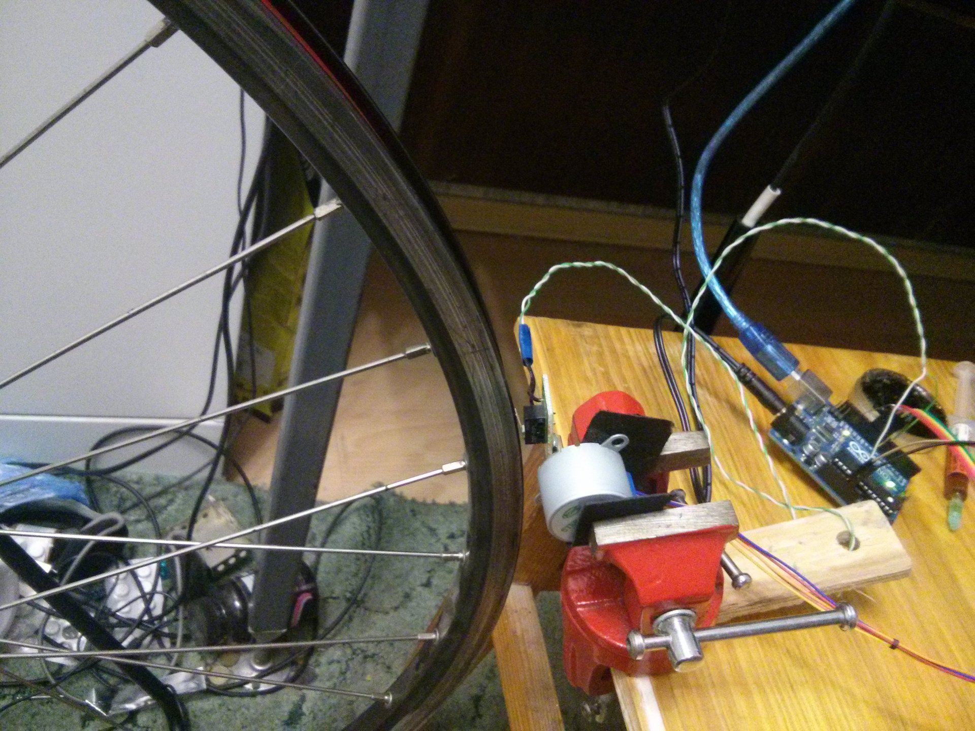 Электронный анализатор восьмерки и овала велосипедного колеса - 4