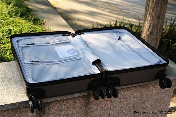 Xiaomi представила чемодан Mi Trolley